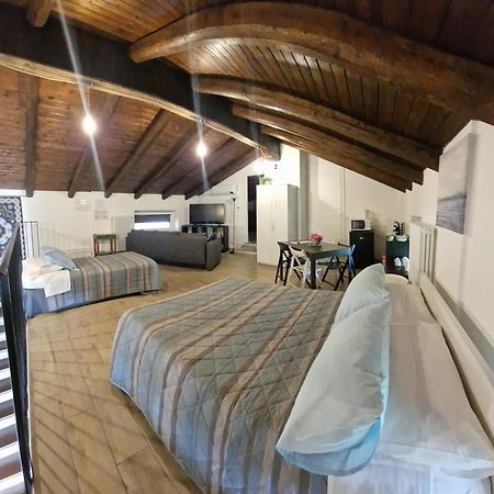 La Tana Dei Corgi Bed & Breakfast Moncrivello Bagian luar foto