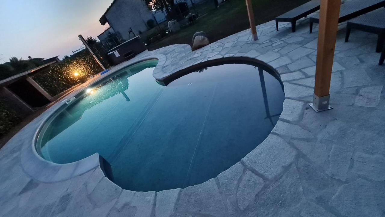 La Tana Dei Corgi Bed & Breakfast Moncrivello Bagian luar foto