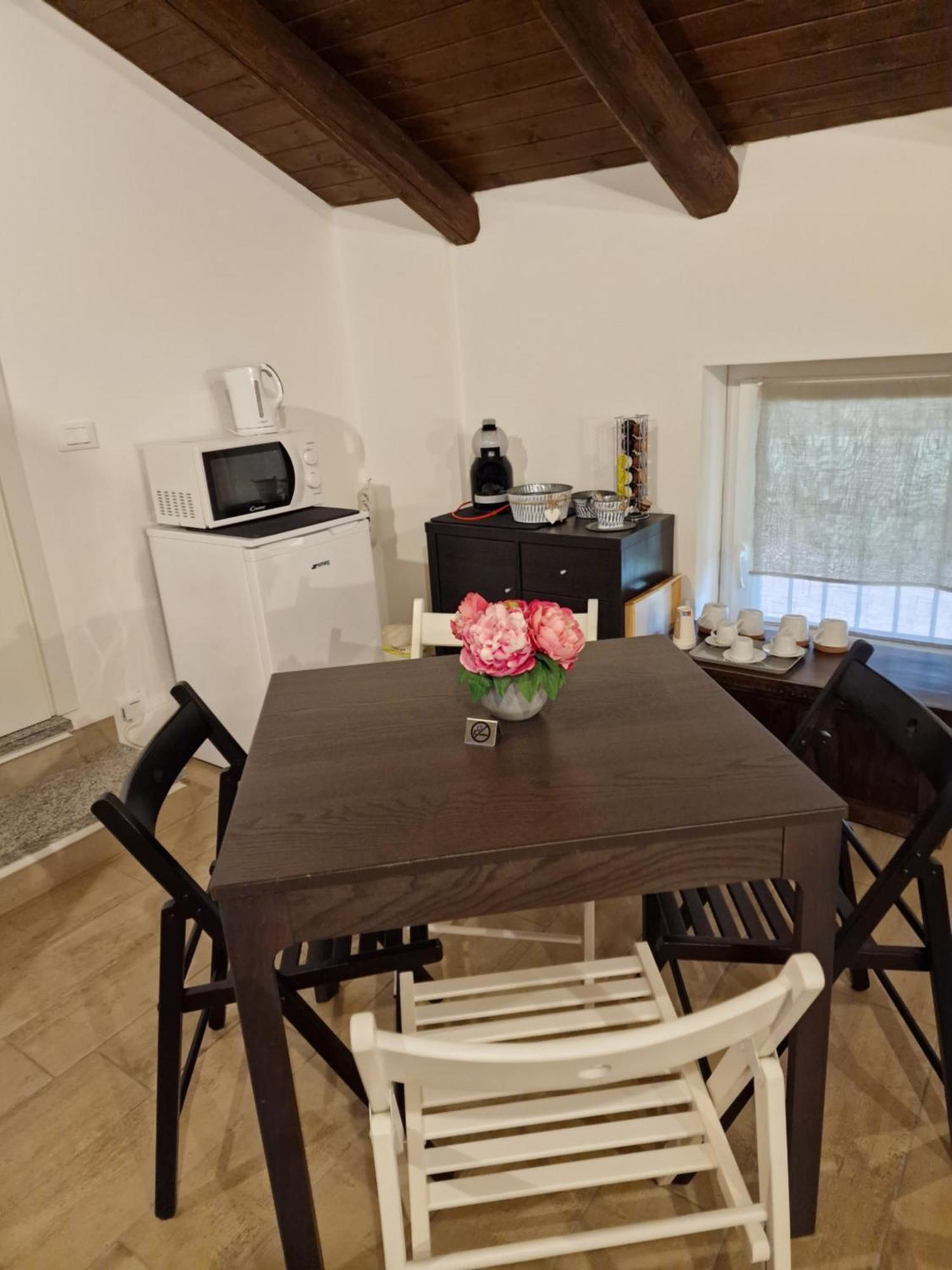 La Tana Dei Corgi Bed & Breakfast Moncrivello Ruang foto
