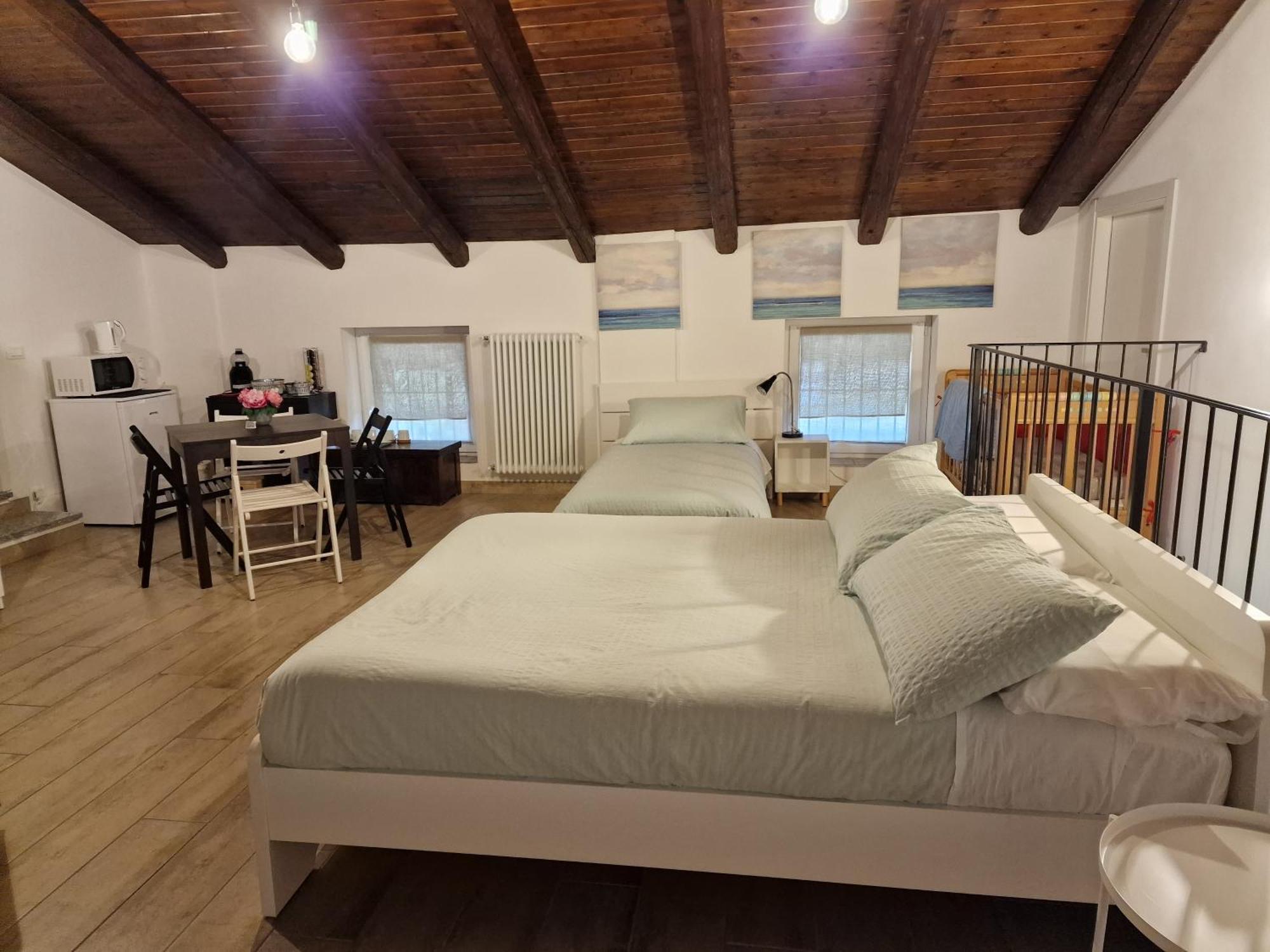 La Tana Dei Corgi Bed & Breakfast Moncrivello Ruang foto