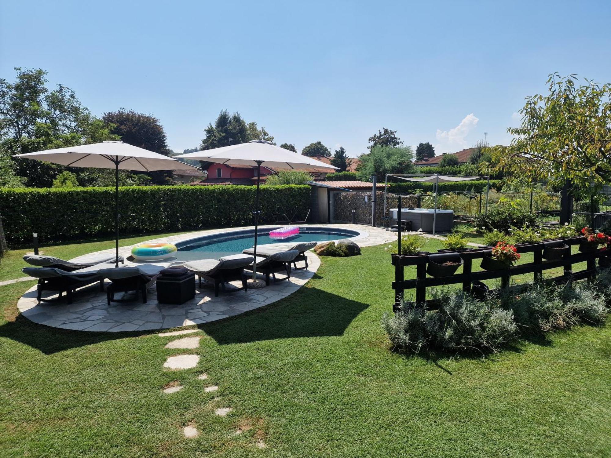 La Tana Dei Corgi Bed & Breakfast Moncrivello Bagian luar foto