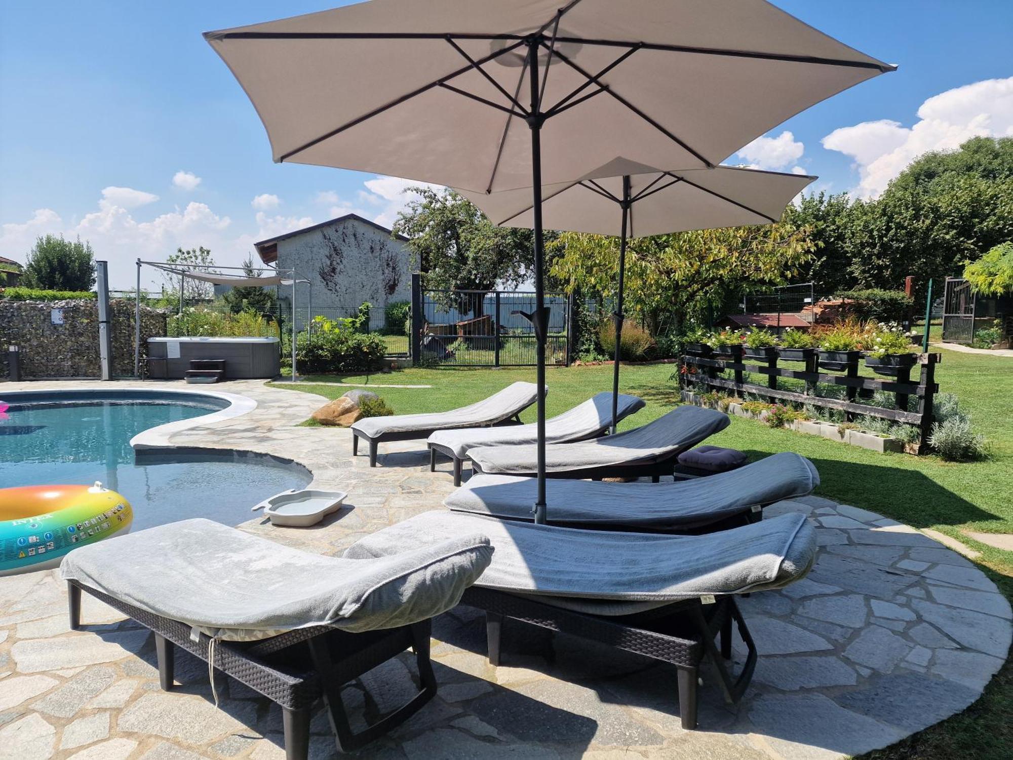 La Tana Dei Corgi Bed & Breakfast Moncrivello Bagian luar foto