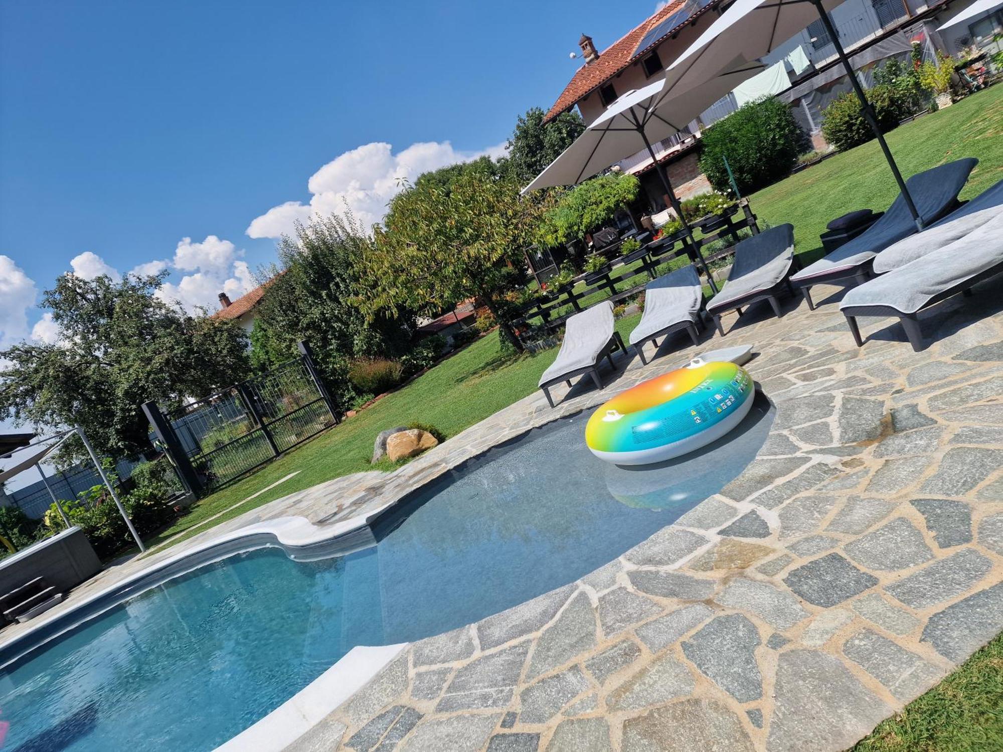 La Tana Dei Corgi Bed & Breakfast Moncrivello Bagian luar foto